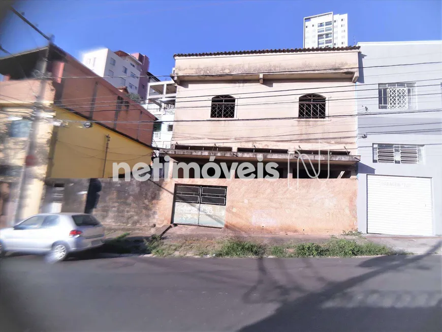 Foto 1 de Casa com 3 Quartos à venda, 220m² em Caiçaras, Belo Horizonte