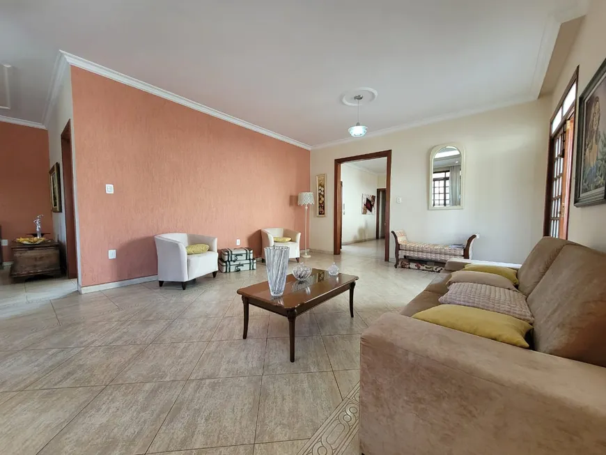 Foto 1 de Casa com 4 Quartos à venda, 250m² em Castelo, Belo Horizonte