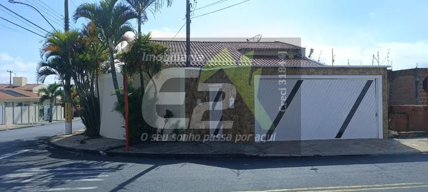 Foto 1 de Casa com 3 Quartos à venda, 195m² em Jardim Acapulco, São Carlos