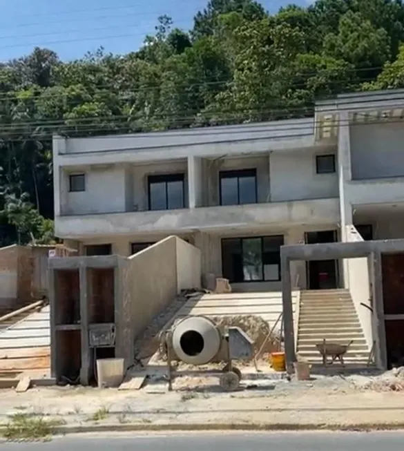 Foto 1 de Sobrado com 3 Quartos à venda, 141m² em Anita Garibaldi, Joinville