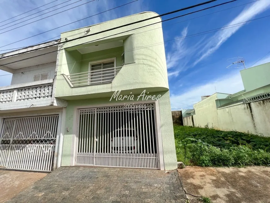 Foto 1 de Sobrado com 3 Quartos à venda, 214m² em Parque Delta, São Carlos
