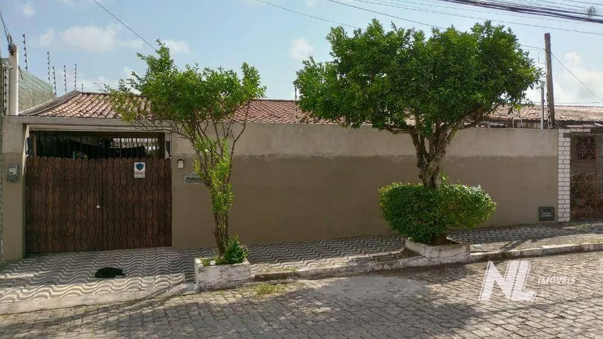 Foto 1 de Casa com 3 Quartos à venda, 270m² em Candelária, Natal