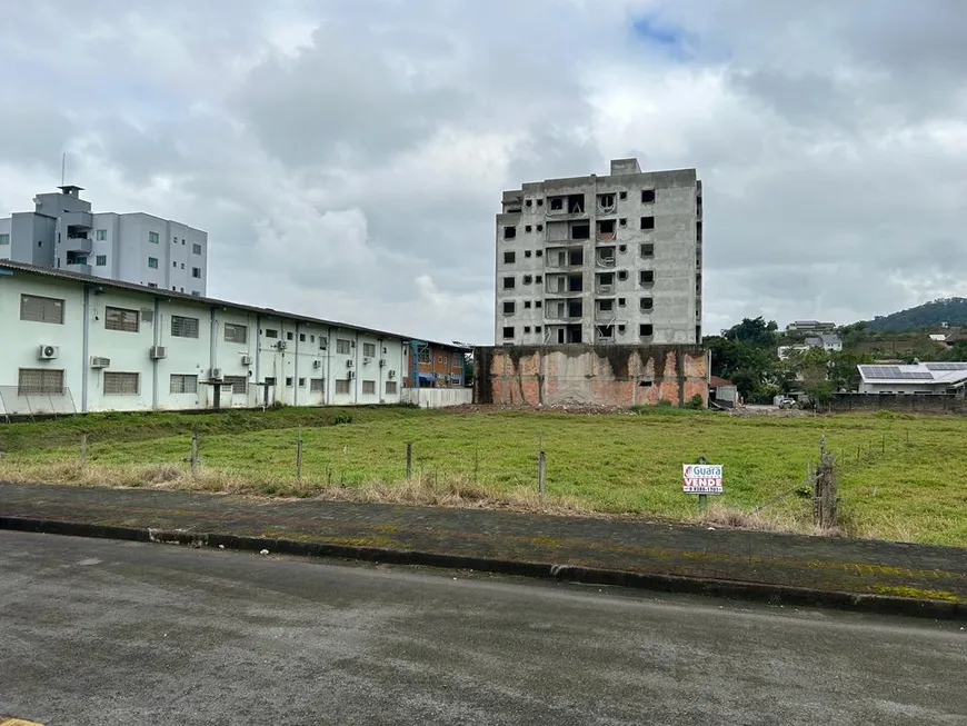 Foto 1 de Lote/Terreno à venda, 2230m² em Centro, Guaramirim