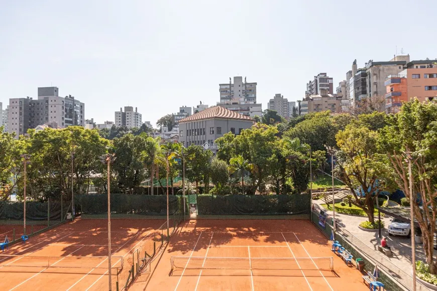 Foto 1 de Apartamento com 3 Quartos à venda, 100m² em Petrópolis, Porto Alegre