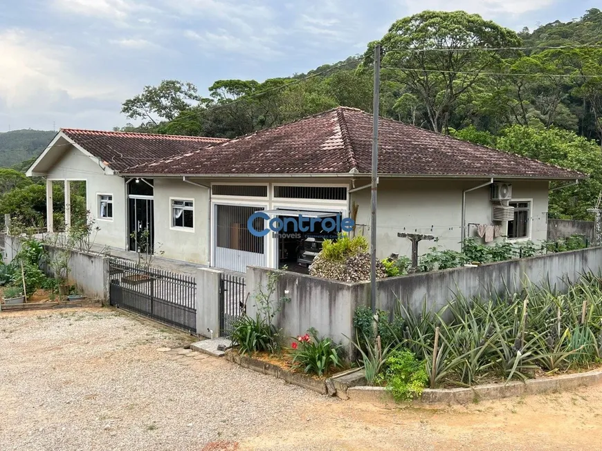 Foto 1 de Fazenda/Sítio com 3 Quartos à venda, 200m² em Colonia Santana, São José