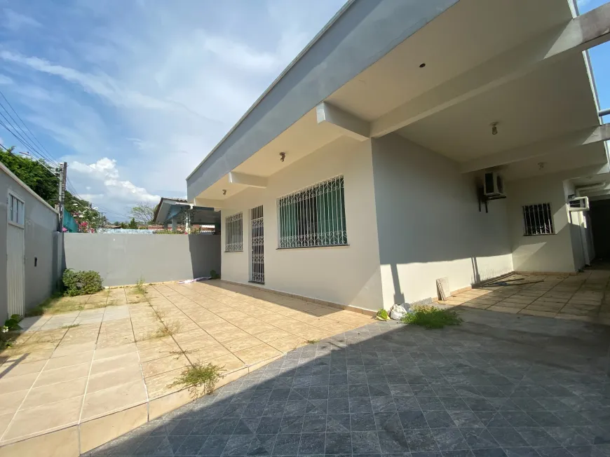 Foto 1 de Casa com 4 Quartos à venda, 180m² em Redenção, Manaus