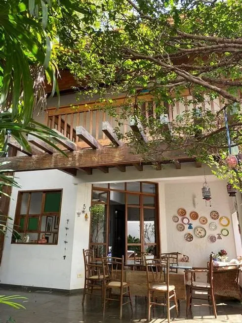 Foto 1 de Casa com 4 Quartos à venda, 250m² em Santa Maria, Uberlândia