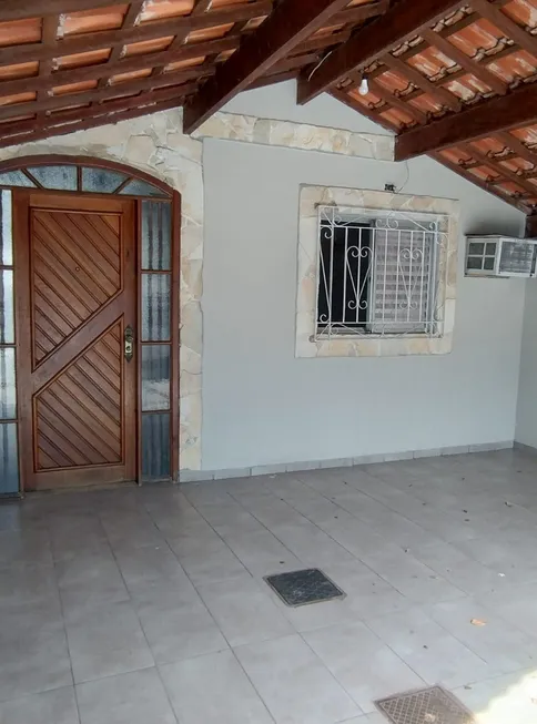 Foto 1 de Casa com 2 Quartos à venda, 125m² em Sítio do Campo, Praia Grande