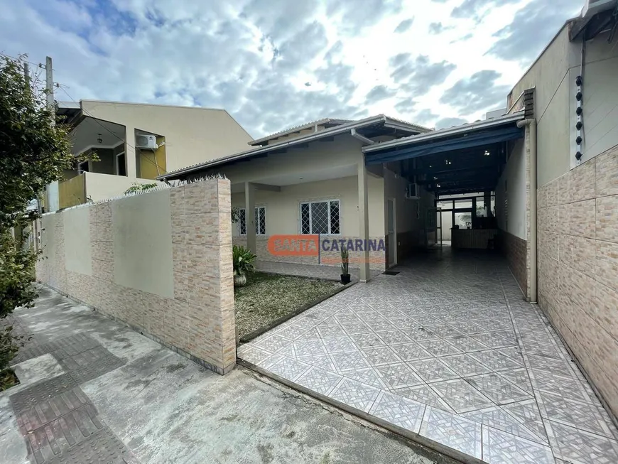 Foto 1 de Casa com 3 Quartos à venda, 197m² em Centro, Balneário Camboriú