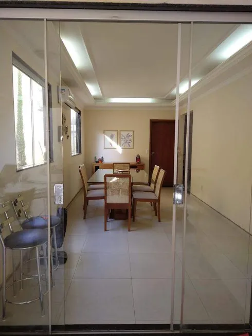 Foto 1 de Casa com 3 Quartos à venda, 172m² em Vigilato Pereira, Uberlândia