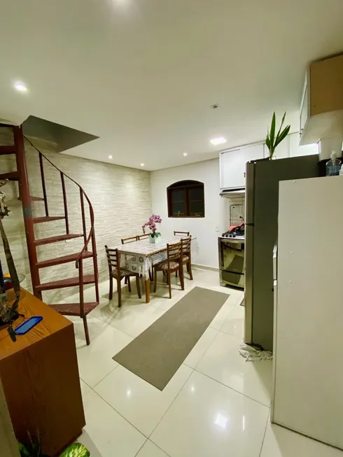 Foto 1 de Casa com 1 Quarto à venda, 84m² em Parque Regina, São Paulo