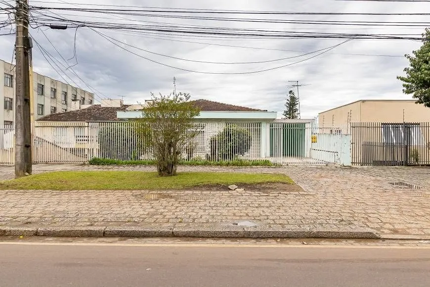 Foto 1 de Sobrado com 4 Quartos para venda ou aluguel, 744m² em Cristo Rei, Curitiba