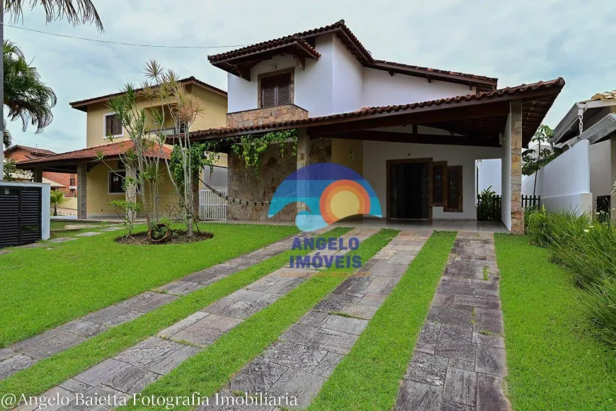 Foto 1 de Casa de Condomínio com 3 Quartos para alugar, 190m² em Bougainvillee III, Peruíbe