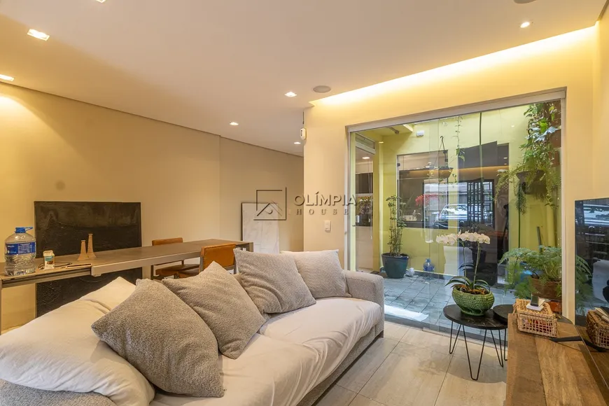 Foto 1 de Casa com 3 Quartos para alugar, 140m² em Vila Olímpia, São Paulo
