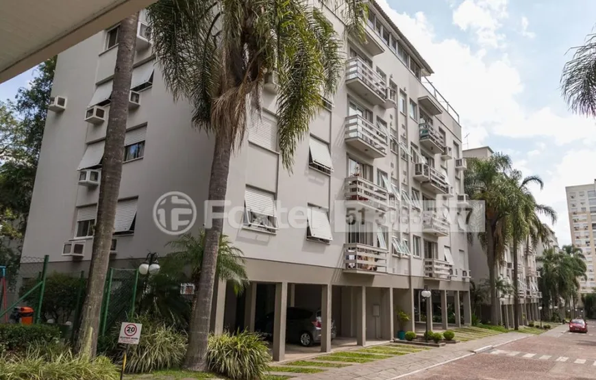 Foto 1 de Apartamento com 3 Quartos à venda, 77m² em Passo da Areia, Porto Alegre