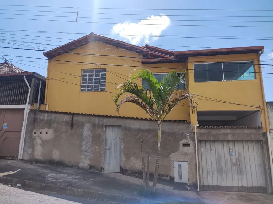 Foto 1 de Casa com 6 Quartos à venda, 275m² em Teixeira Dias, Belo Horizonte