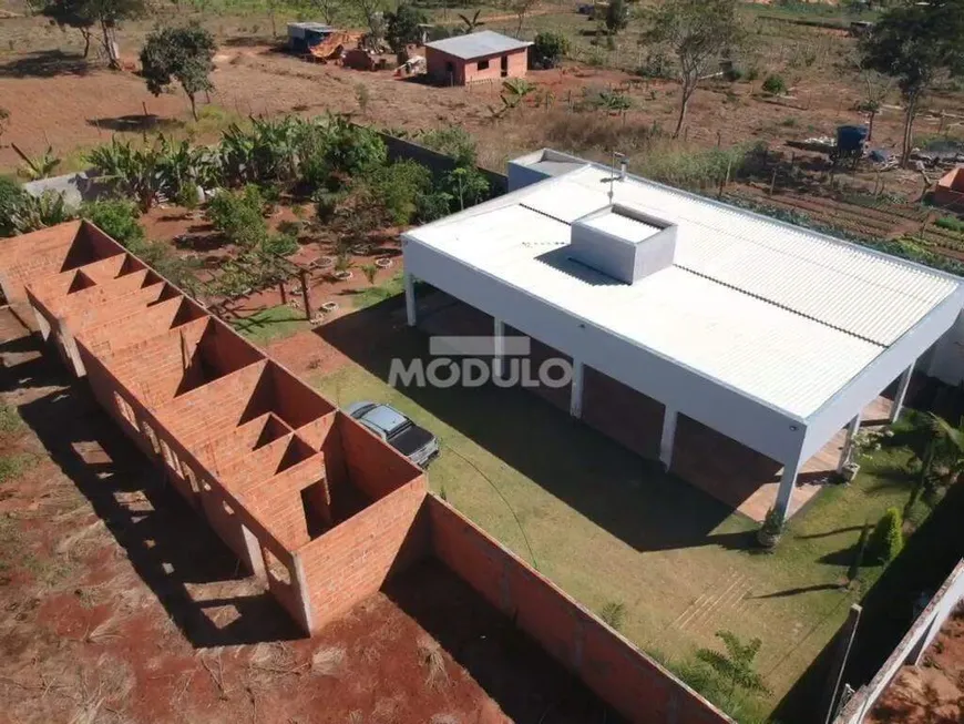 Foto 1 de Fazenda/Sítio com 3 Quartos à venda, 270m² em Area Rural de Uberlandia, Uberlândia