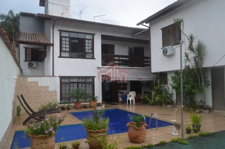 Foto 1 de Casa com 4 Quartos à venda, 241m² em Pendotiba, Niterói