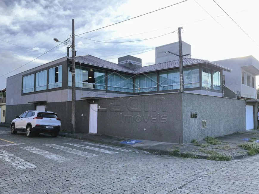 Foto 1 de Casa com 8 Quartos à venda, 345m² em Meia Praia, Navegantes