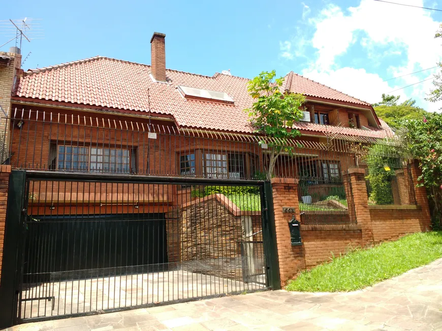 Foto 1 de Casa com 3 Quartos para alugar, 327m² em Chácara das Pedras, Porto Alegre