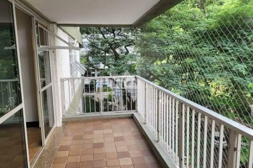 Foto 1 de Apartamento com 3 Quartos à venda, 135m² em Lagoa, Rio de Janeiro