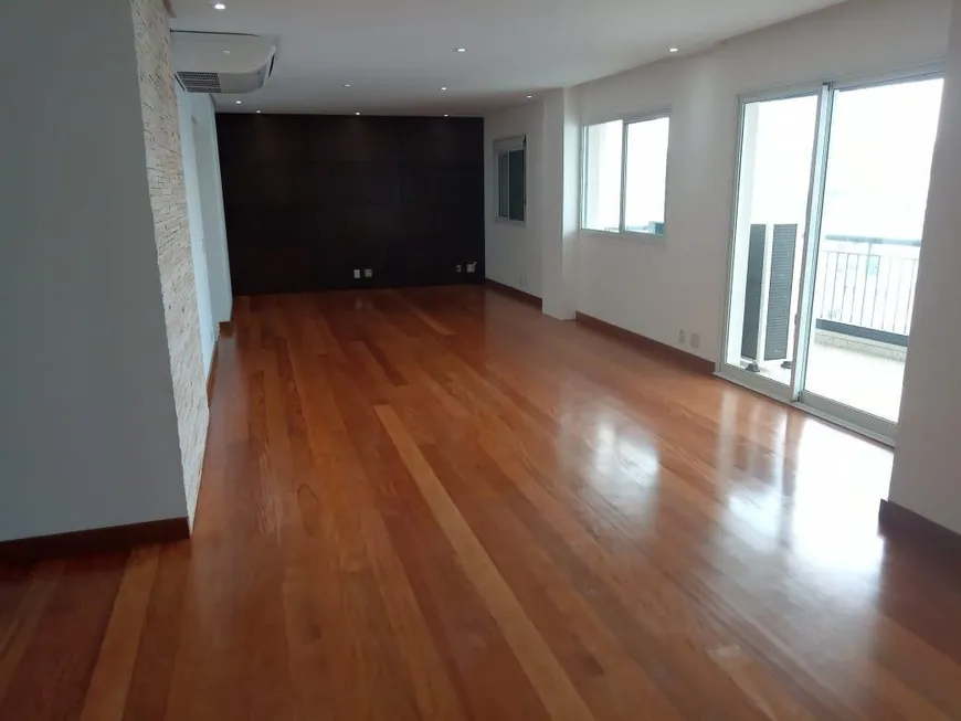 Foto 1 de Apartamento com 3 Quartos para alugar, 170m² em Santo Amaro, São Paulo