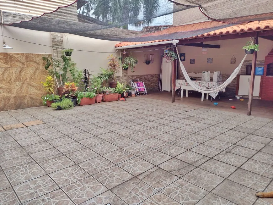 Foto 1 de Casa com 3 Quartos à venda, 220m² em Centro, Nova Iguaçu