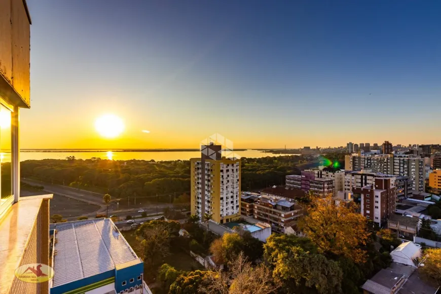 Foto 1 de Cobertura com 3 Quartos à venda, 206m² em Menino Deus, Porto Alegre