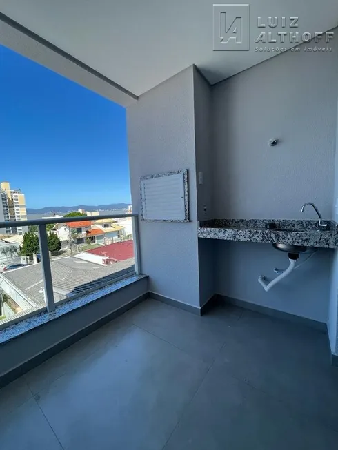 Foto 1 de Apartamento com 2 Quartos à venda, 76m² em Barreiros, São José