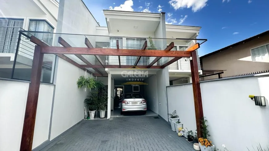 Foto 1 de Casa com 3 Quartos à venda, 128m² em São Marcos, Joinville