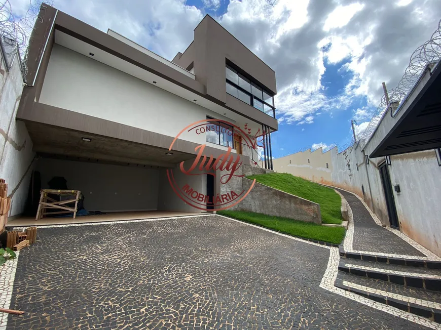 Foto 1 de Casa com 2 Quartos à venda, 198m² em City Uberlândia, Uberlândia