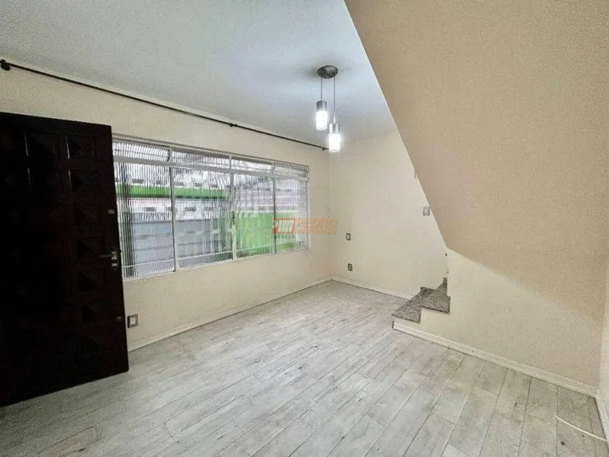 Foto 1 de Sobrado com 3 Quartos para venda ou aluguel, 124m² em Campestre, Santo André