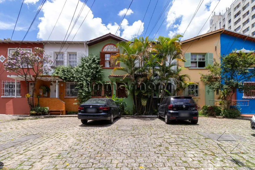 Foto 1 de Casa com 2 Quartos à venda, 81m² em Pinheiros, São Paulo