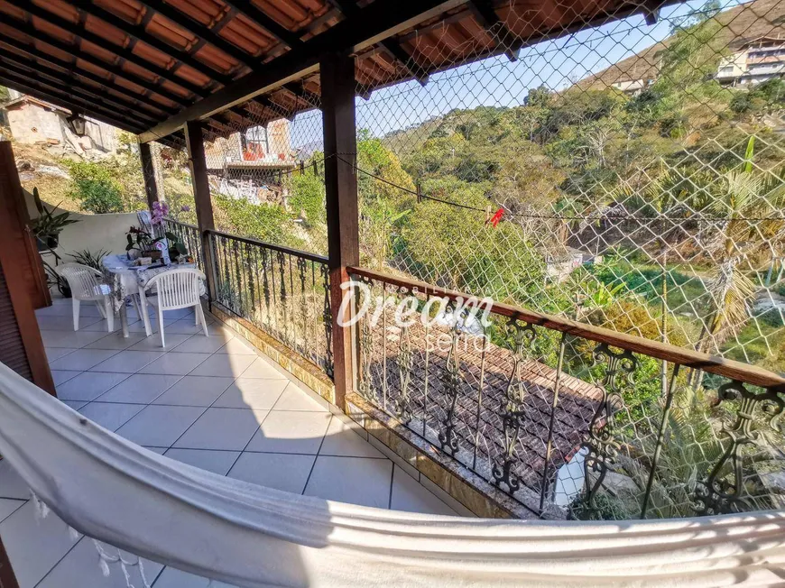 Foto 1 de Casa com 3 Quartos à venda, 1417m² em Pessegueiros, Teresópolis