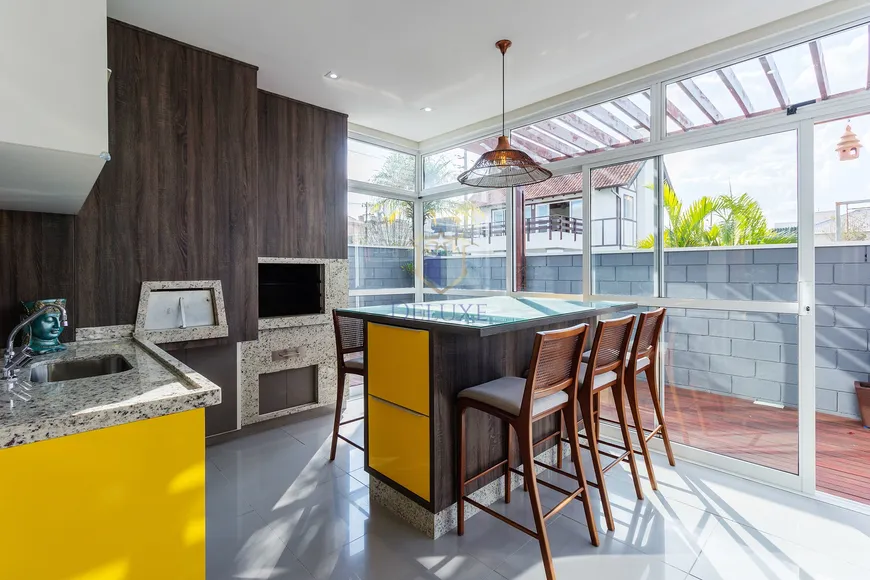 Foto 1 de Casa de Condomínio com 3 Quartos à venda, 248m² em Xaxim, Curitiba