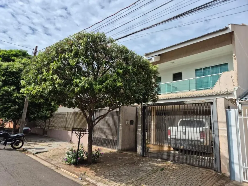 Foto 1 de Sobrado com 3 Quartos à venda, 205m² em Vila Nova, Maringá