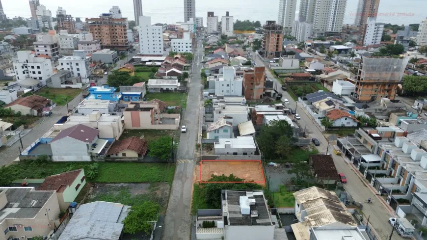 Foto 1 de Lote/Terreno à venda, 250m² em Itacolomi, Balneário Piçarras