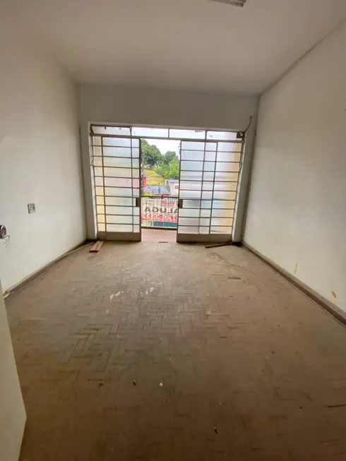 Foto 1 de Casa com 3 Quartos para alugar, 140m² em Vila Pirajussara, São Paulo