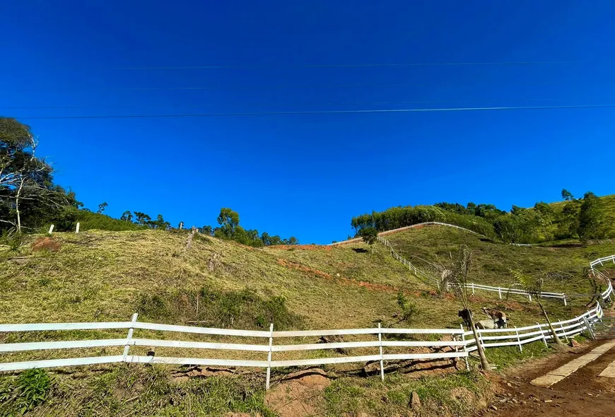 Foto 1 de Fazenda/Sítio à venda, 1370m² em Zona Rural, Delfim Moreira