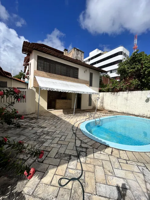 Foto 1 de Casa com 5 Quartos para venda ou aluguel, 250m² em Lagoa Nova, Natal