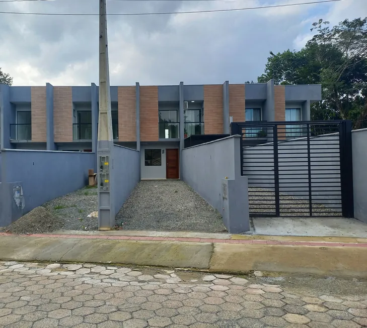 Foto 1 de Sobrado com 2 Quartos à venda, 75m² em São Marcos, Joinville
