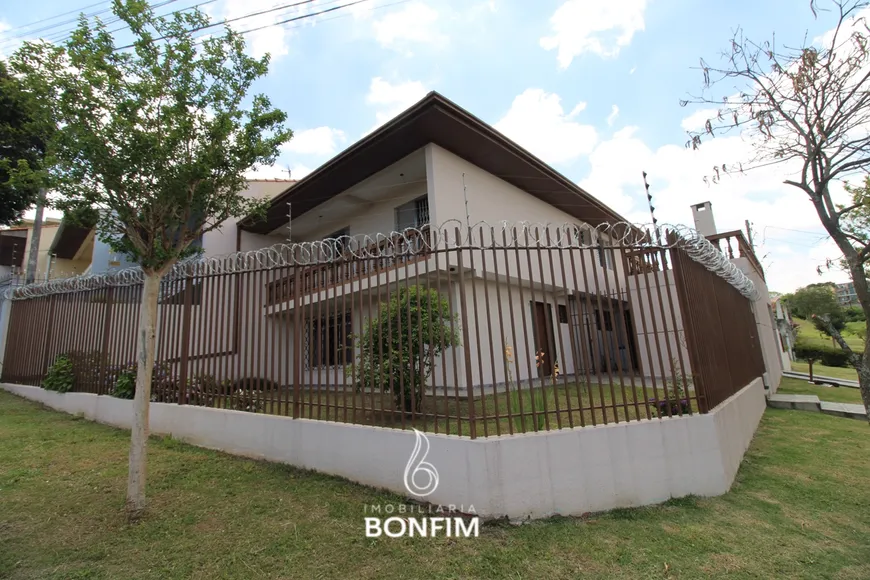 Foto 1 de Casa com 4 Quartos à venda, 200m² em Guabirotuba, Curitiba