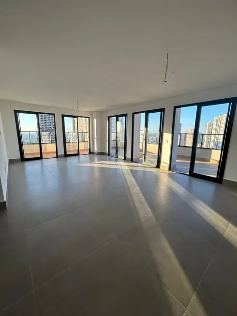 Foto 1 de Apartamento com 3 Quartos à venda, 235m² em Setor Bueno, Goiânia