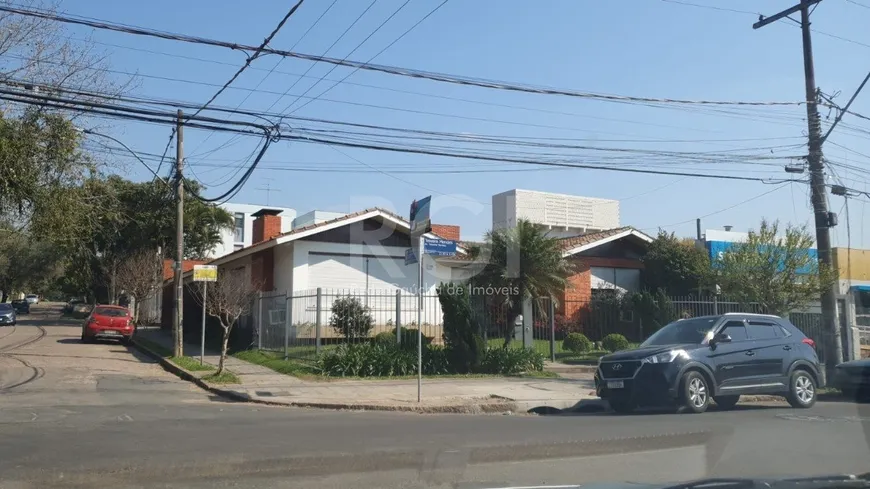 Foto 1 de Casa com 4 Quartos para alugar, 232m² em Três Figueiras, Porto Alegre