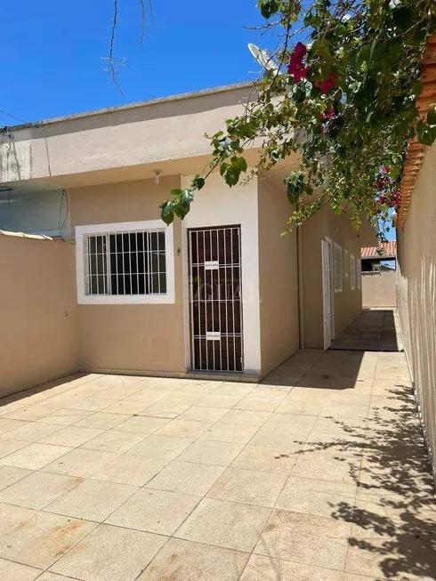 Foto 1 de Casa com 2 Quartos à venda, 57m² em Jardim Magalhães, Itanhaém