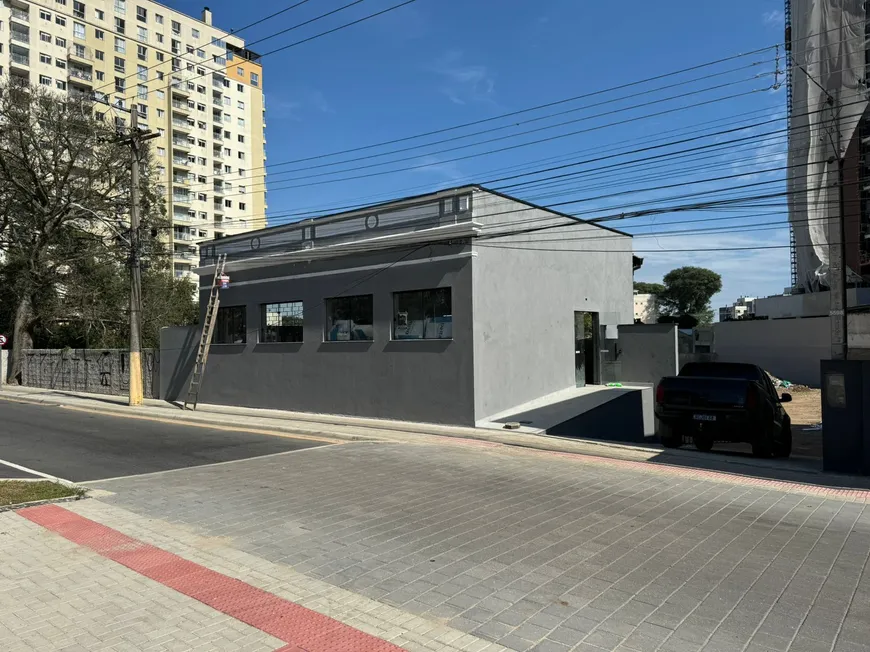 Foto 1 de Ponto Comercial para alugar, 200m² em Novo Mundo, Curitiba