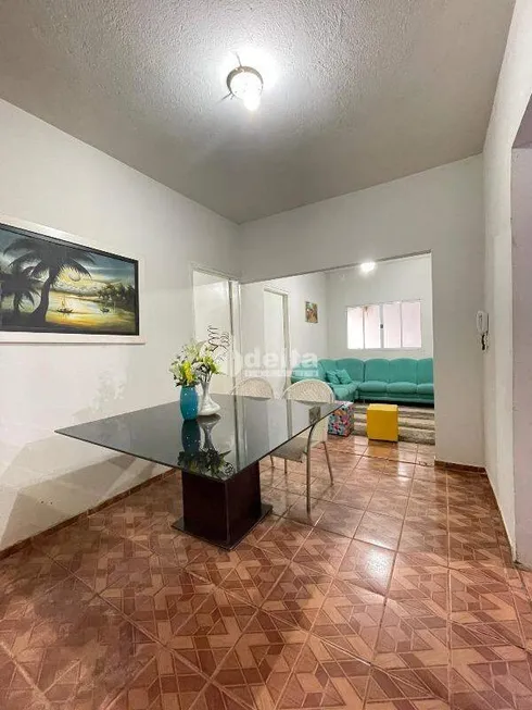 Foto 1 de Casa com 2 Quartos à venda, 120m² em Shopping Park, Uberlândia