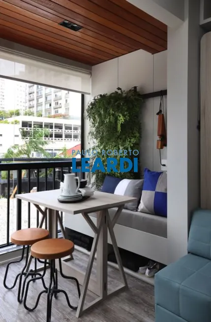 Foto 1 de Apartamento com 1 Quarto à venda, 37m² em Jardim Das Bandeiras, São Paulo