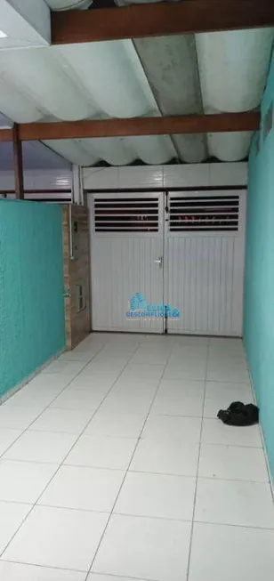 Foto 1 de Casa com 2 Quartos à venda, 76m² em Parque Continental, São Vicente