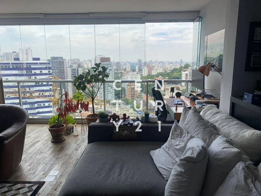 Foto 1 de Apartamento com 2 Quartos à venda, 64m² em Vila Madalena, São Paulo